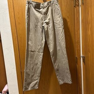 Men’s Dockers khakis
